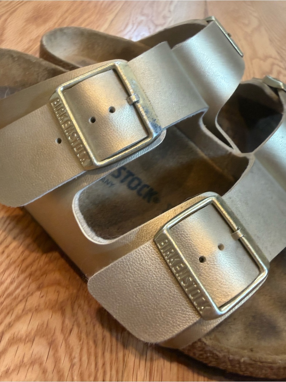 Birkenstock 9 Arizona Metallic Champagne Gold Two Strap Sandals Classic Preppy - Picture 6 of 9